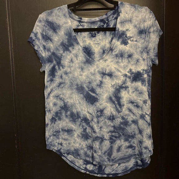 American Eagle Outfitters Tops - American Eagle blue tie-dye v-neck tee